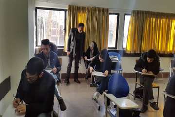 بازدید رئیس دانشگاه از جلسه امتحانات